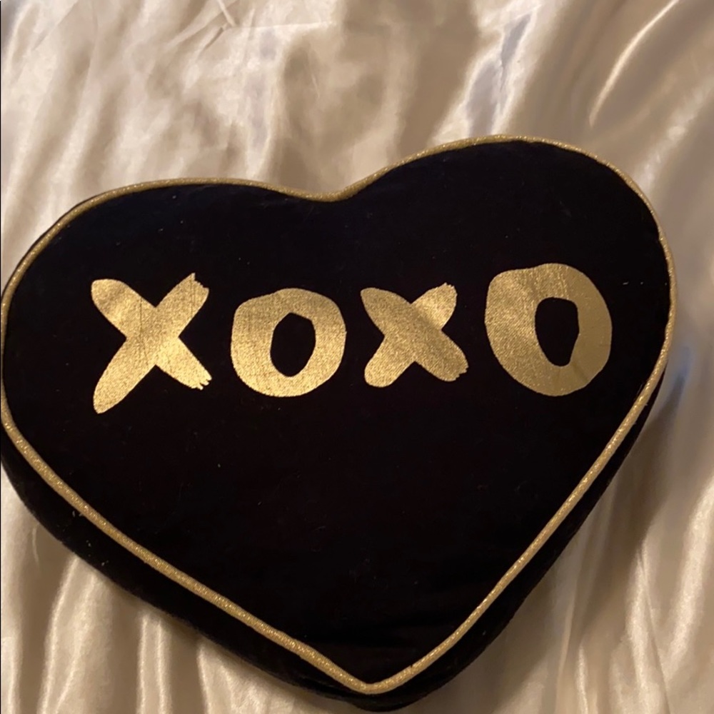 Xoxo heart shaped accent pillow